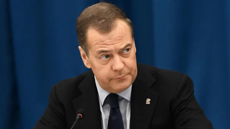«Перемоги быть не может». Медведев ответил на слова Арестовича о «корейском сценарии» для Украины