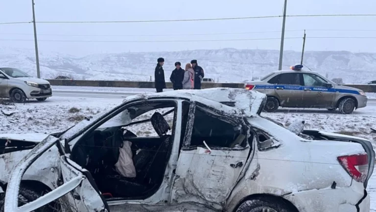 В Карачаево-Черкессии четыре человека погибли в ДТП. В момент аварии они вели стрим в соцсетях