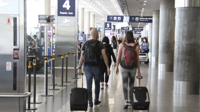 Аргентина разрешила въехать в страну задержанным в аэропорту беременным россиянкам