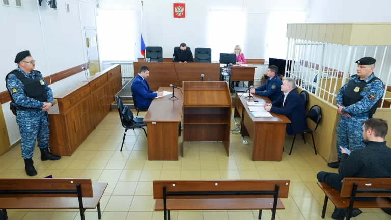 Суд принял отказ Ефремова от просьбы заменить ему срок в колонии на принудительные работы