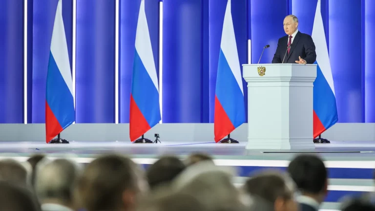 Путин объявил о приостановке участия в договоре о ядерном вооружении