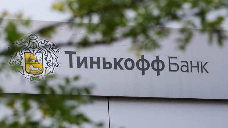 Евросоюз ввел санкции против Тинькофф Банка, Альфа-банка и Росбанка