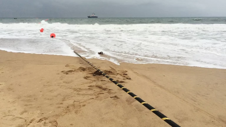 Reuters: США и Китай ведут «подводную войну» из-за оптоволоконных кабелей