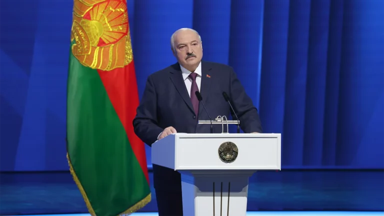 «Все, замерли». Лукашенко предложил объявить перемирие на Украине