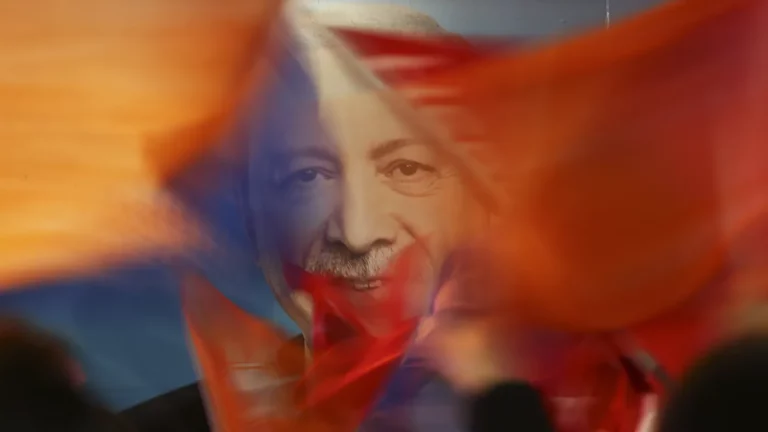 «У меня нет иллюзий касательно ошибок Эрдогана». За кого готовы голосовать турки, и почему
