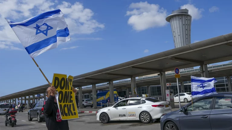 В Израиле на фоне протестов приостановлены вылеты из крупнейшего аэропорта Бен-Гурион