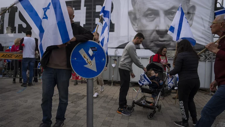 Политический кризис и массовые забастовки в Израиле из-за судебной реформы. Что об этом известно