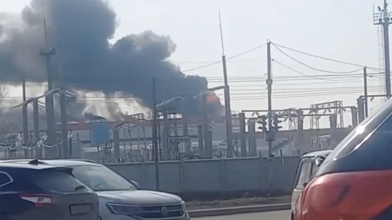 Пожар произошел в здании научно-производственного комплекса в Свердловской области