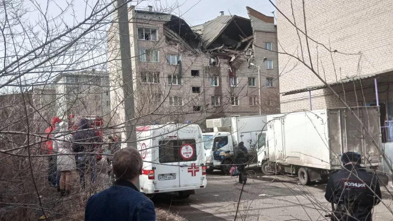 В Чите два этажа жилого дома обрушились в результате взрыва