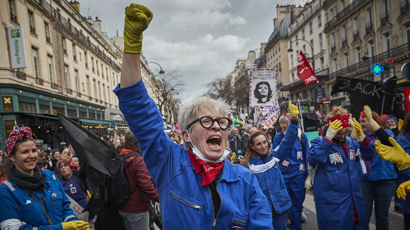В городах Франции прошли митинги против пенсионной реформы. Как это было