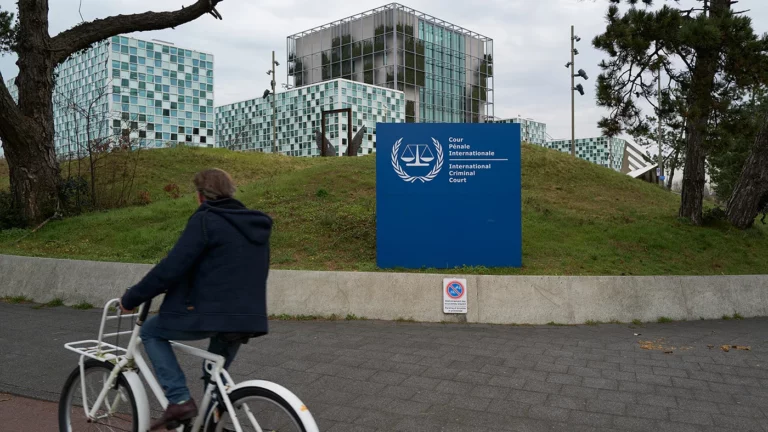 Международный суд в Гааге выдал ордер на арест Владимира Путина. К чему это приведет