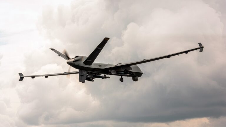 Минобороны снова сообщило об опасном сближении американского дрона с российским Су-34 в Сирии