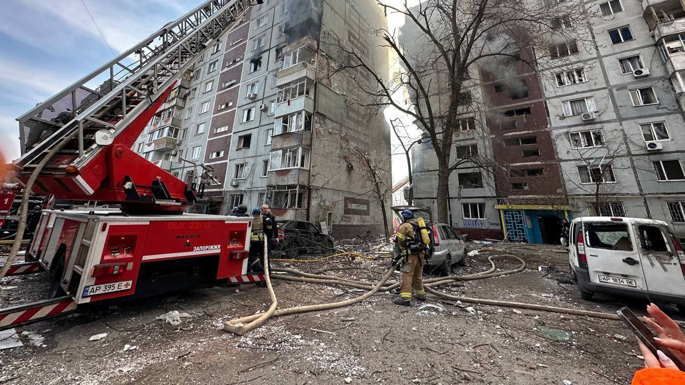 В Запорожье сообщили о попадании ракеты в жилой дом. Что известно