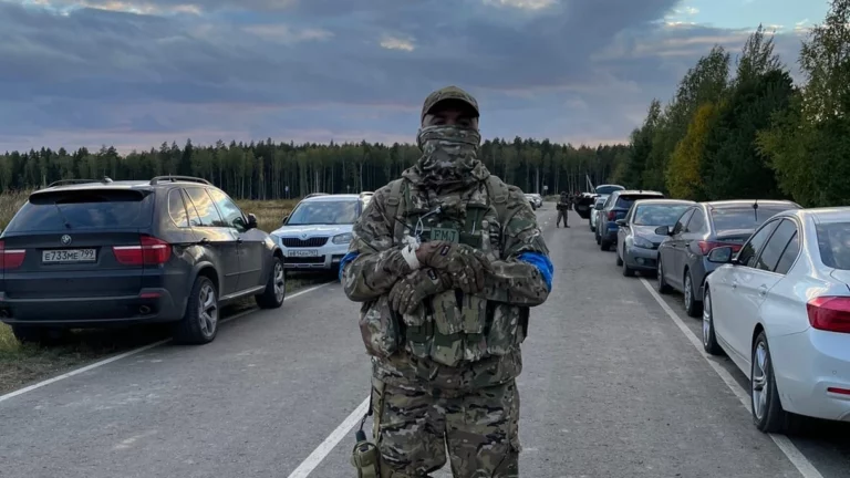 Рэпер Птаха попал под обстрел в ДНР и не выходит на связь