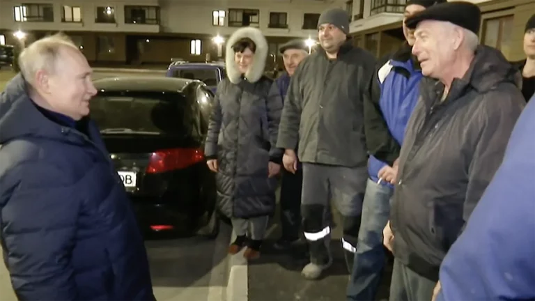 С сайта Кремля удалили фрагмент видео встречи Путина с жителями Мариуполя, где женщина выкрикнула «Это все неправда!»