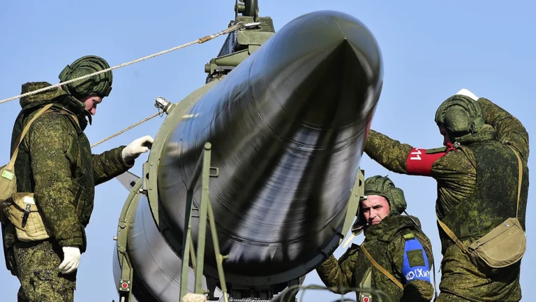 Путин: Россия планирует разместить в Беларуси ядерное оружие