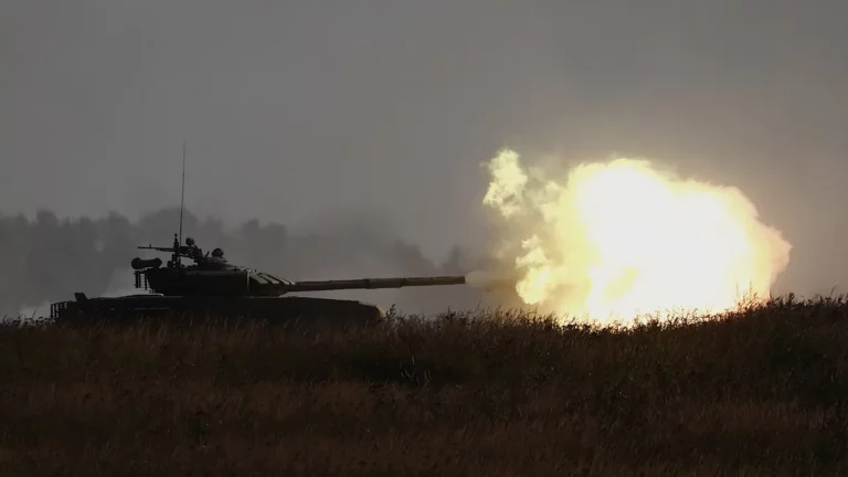 «Это лучший танк в мире». Ключевые характеристики Т-90М «Прорыв», который похвалил Медведев