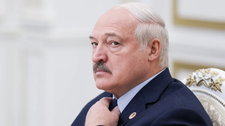 Лукашенко назвал Зеленского «гнидой» из-за атаки на аэродроме Мачулищи