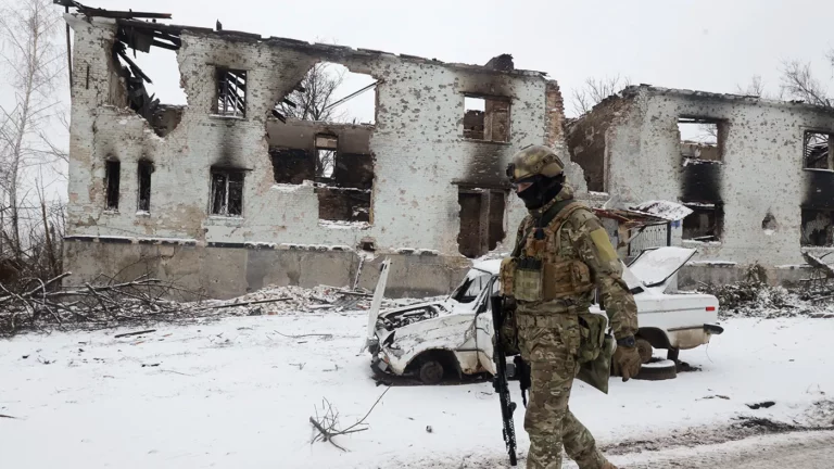 The Guardian: Песков предупредил представителей элиты, что военный конфликт с Украиной «займет очень много времени»