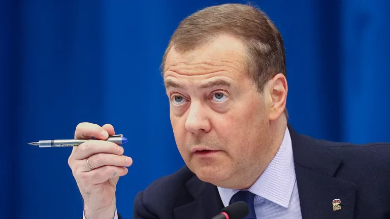 «Американцы вконец оборзели». Медведев прокомментировал инцидент с американским дроном над Черным морем