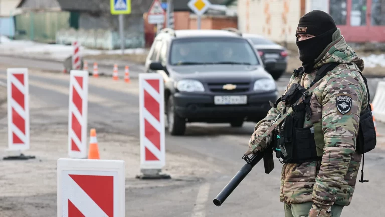РБК: после нападения диверсантов в Брянской области заблокировали подъезды к приграничью