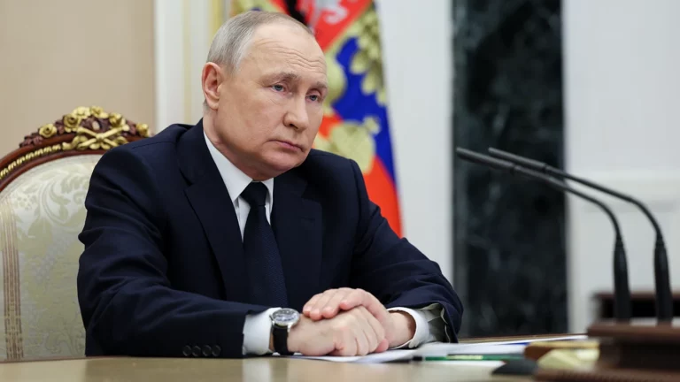 Путин: у России есть сотни тысяч снарядов с обедненным ураном