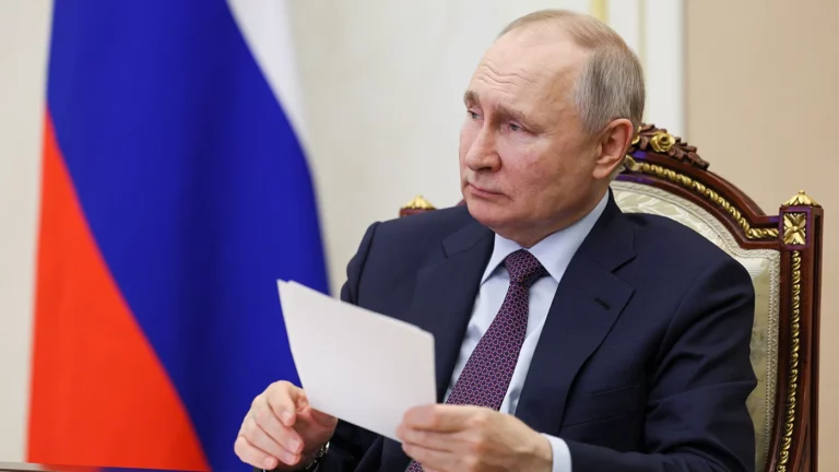 Путин освободил от обязанностей послов России в Латвии и Эстонии