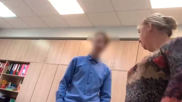 В Пермском крае оштрафовали бывшую учительницу, назвавшую школьника «ублюдком» и «предателем»