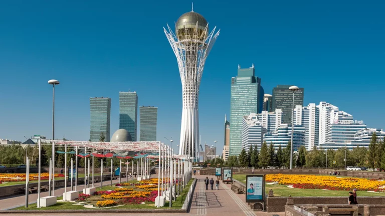Politico: в ЕС обсуждают укрепление отношений с Казахстаном, чтобы не позволить России обходить санкции