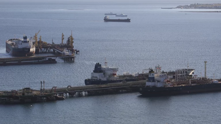 FT: страховщики опасаются «катастрофы» из-за старых танкеров с российской нефтью