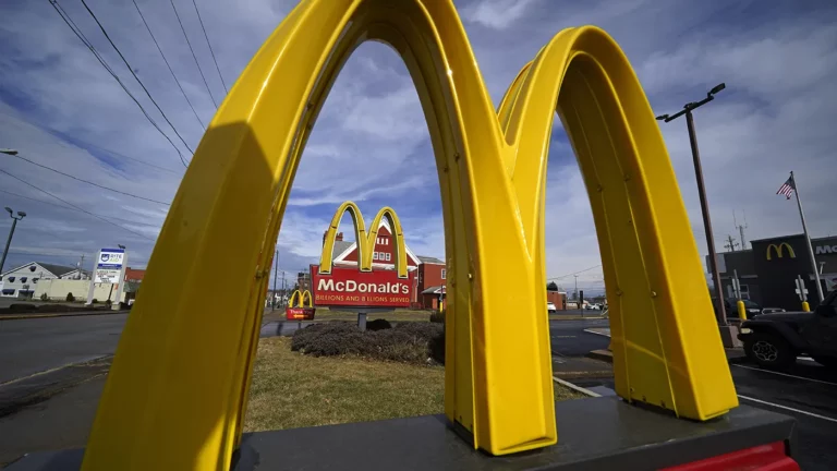 WSJ: McDonald’s временно закрывает офисы в США из-за сокращения персонала