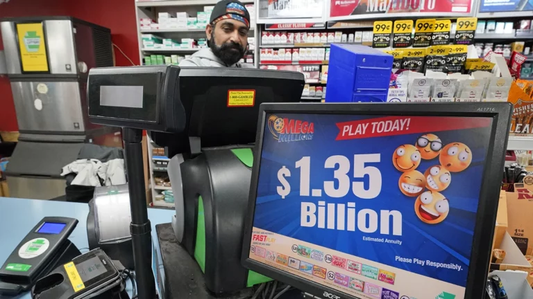 В США участник лотереи выиграл джекпот в размере $476 млн. Билет был продан в Нью-Йорке