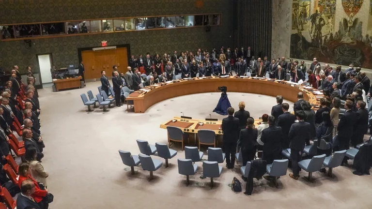Россия стала председателем Совбеза ООН. Что это означает и как к этому относятся в мире