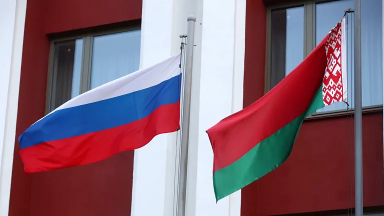Чем отличаются санкции Запада против России и Беларуси. Инфографика