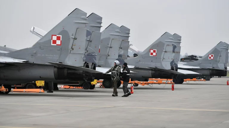 МиГ-29, «Тайфуны» или F-16? Какие самолеты для Украины могут передать страны НАТО и как это скажется на военной операции
