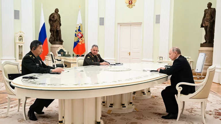 Путин встретился с новым министром обороны Китая Ли Шанфу