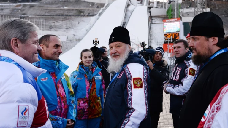 «Исполняет красивые трюки»: Леонид Тягачев рассказал об уровне катания патриарха Кирилла
