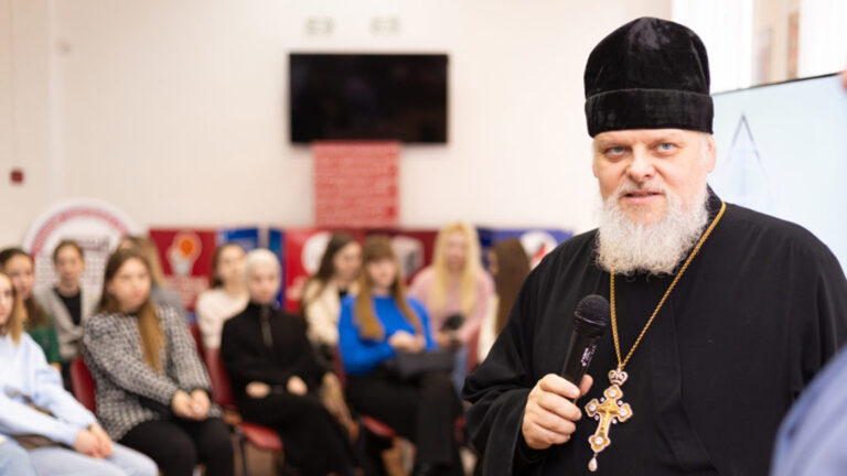 Протоиерей Леонид Калинин запрещен в служении из-за позиции по передаче РПЦ иконы «Троица»