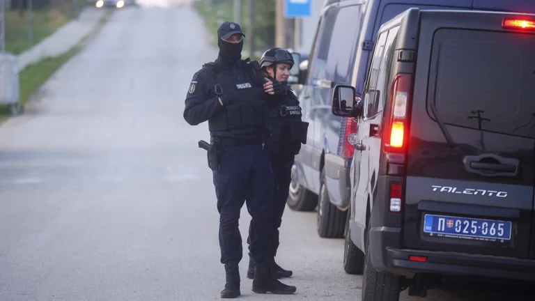 В сербской деревне Дубона произошла стрельба. Погибли восемь человек