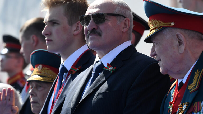 Президент Беларуси Александр Лукашенко и его сын Николай