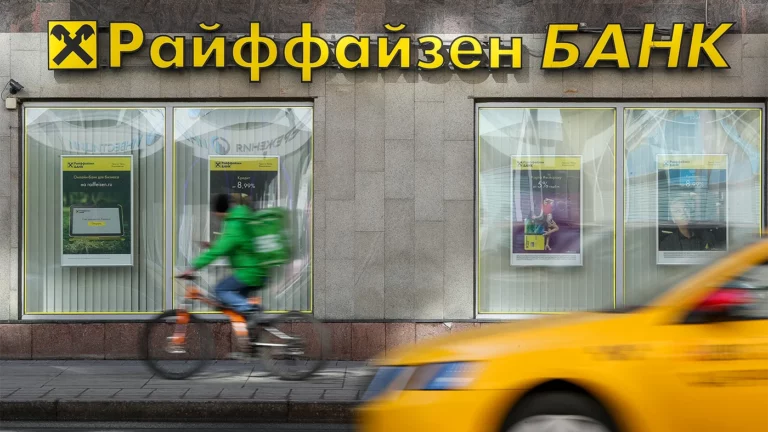 Reuters: Raiffeisen Bank решил выделить свою российскую «дочку» в новую структуру