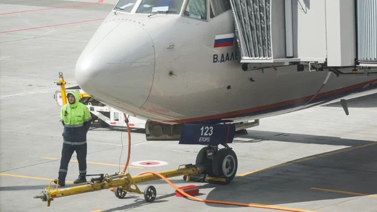 Двоих россиян арестовали в США по обвинению в поставке авиадеталей в Россию в обход санкций