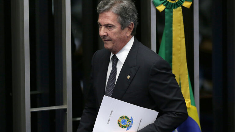 Экс-президента Бразилии приговорили почти к 9 годам лишения свободы за взятки