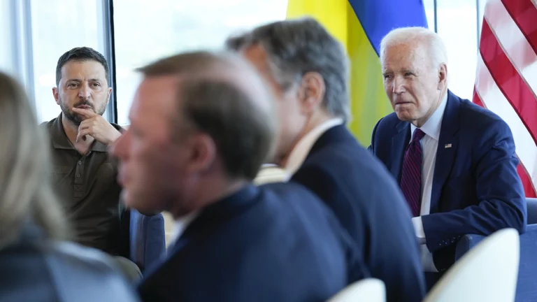 Байден: США не будут упрощать вступление Украины в НАТО