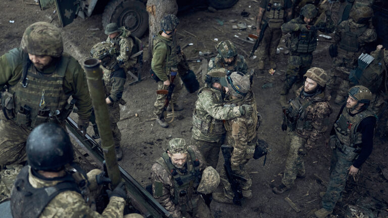 «Погибнет много солдат». Зеленский рассказал WSJ о контрнаступлении ВСУ