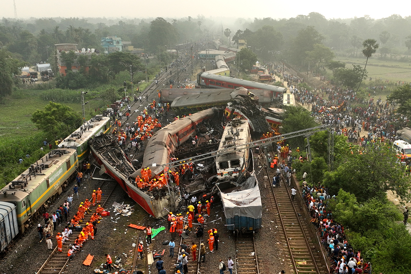 Железнодорожная катастрофа в Индии. Фото дня