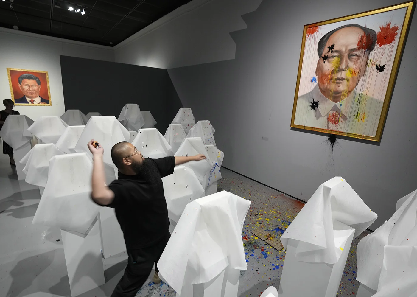 Открытие выставки китайского художника Бадюкао в Польше. Фото дня