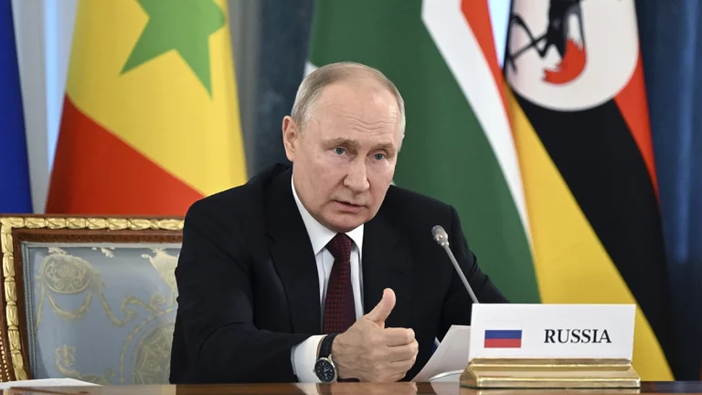 «Все прописано»: Путин показал черновик мирного договора с Украиной