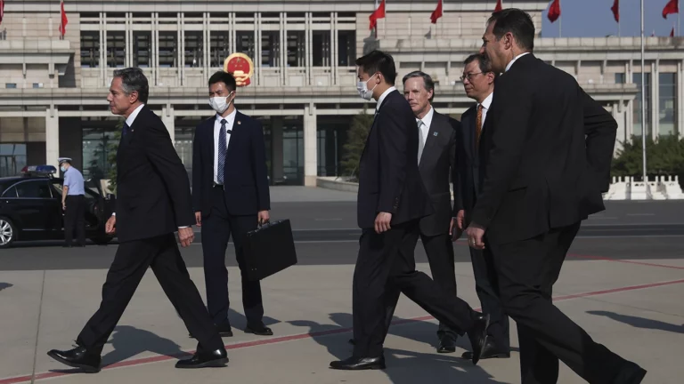 Госсекретарь США Энтони Блинкен прибыл в Китай. Чего ждать от визита