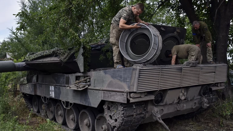 WSJ: ВСУ не посылают западные танки на штурм российских позиций, пользуясь более дешевой техникой